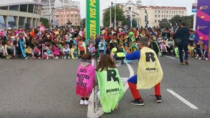 La carrera RUNKI, promovida por ENKI y Fundación Adcai inunda las calles de A Coruña con sus capas de superhéroes