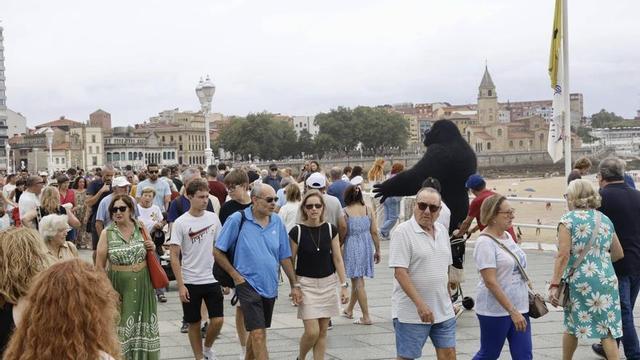 Ambiente ayer en el paseo del Muro. | MARCOS LEÓN