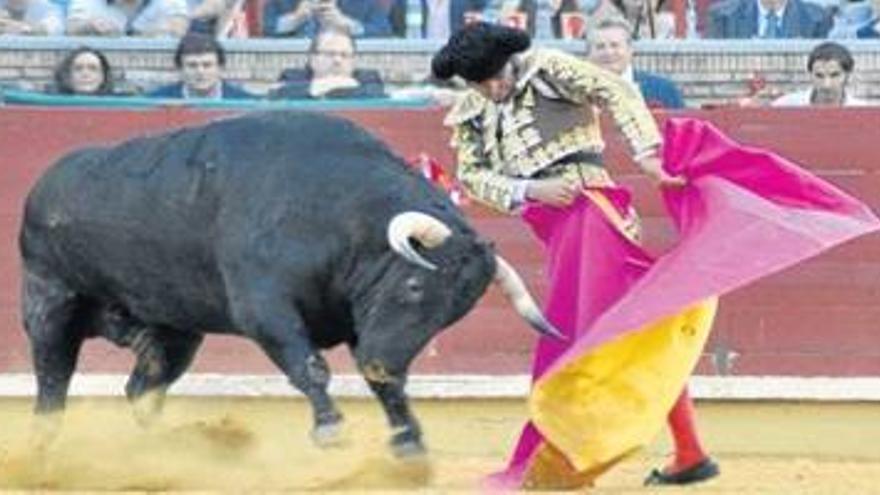 Morante obtiene el premio por el mejor toreo de capote