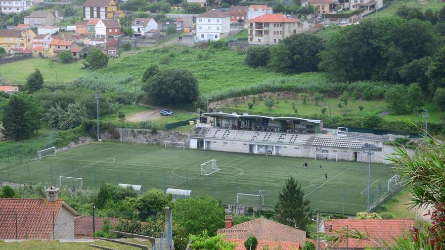 El juzgado resuelve que se debe compensar a la empresa del convenio del campo de fútbol de Bueu, pero no con 1,3 millones y el Concello estima esa indemnización en menos de 100.000 euros