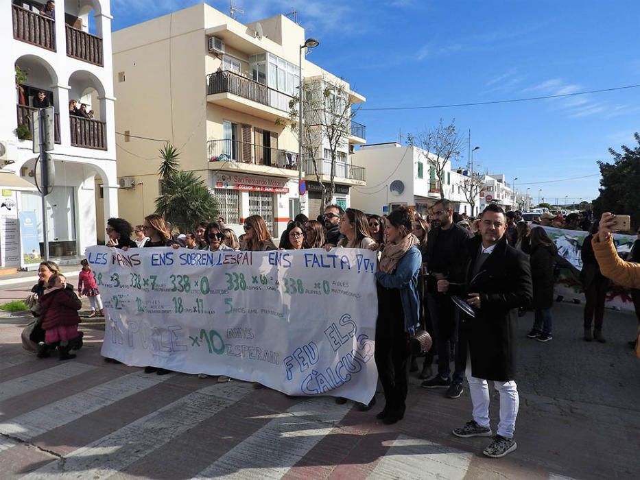 Manifestación para reclamar un nuevo colegio en Sant Ferran