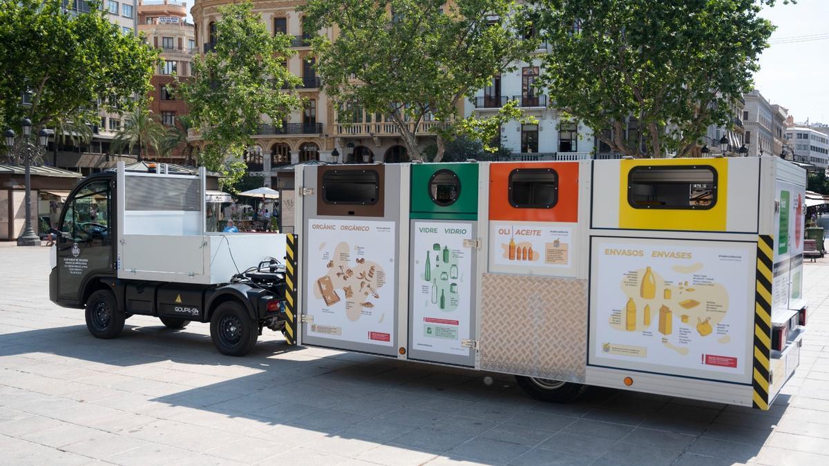 Vehicle de recollida selectiva de residus a València.