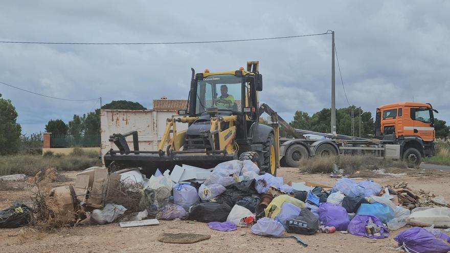 San Vicente retira 223 toneladas de residuos de 81 vertederos ilegales