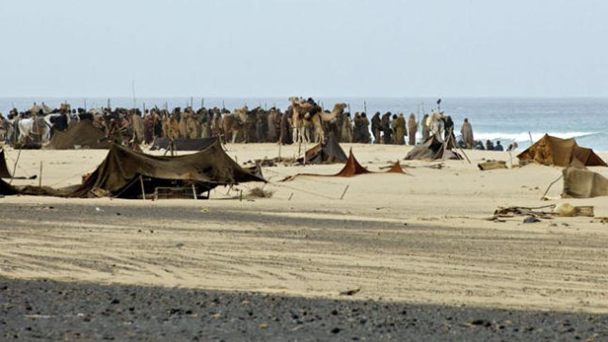 Imagen de uno de los rodajes de la película &#039;Exodus&#039; realizados en la playa de Cofete. | carlos de saá