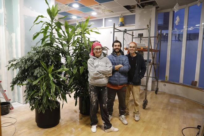 Los residentes de bajos comerciales convertidos en vivienda en Gijón, en imágenes.