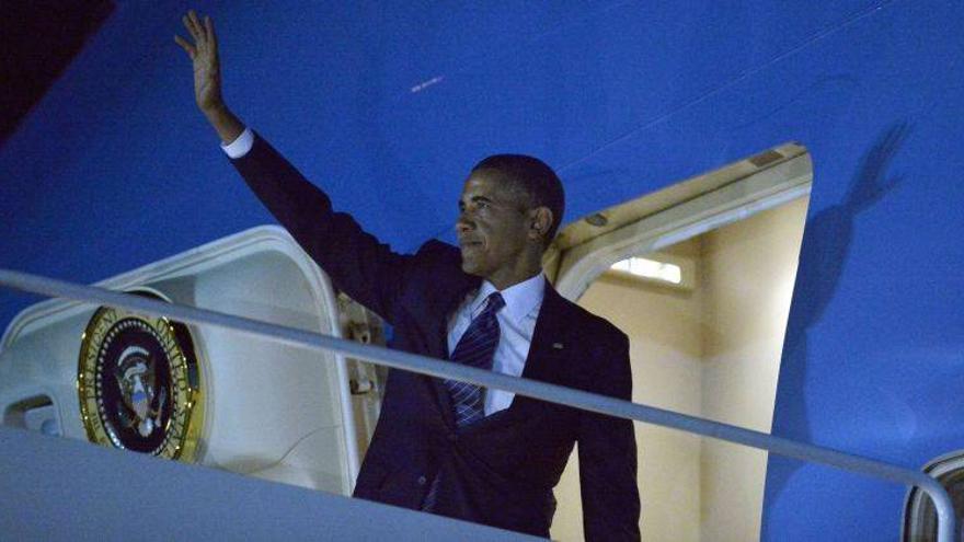 Obama parte rumbo a Estocolmo en una gira marcada por la crisis siria