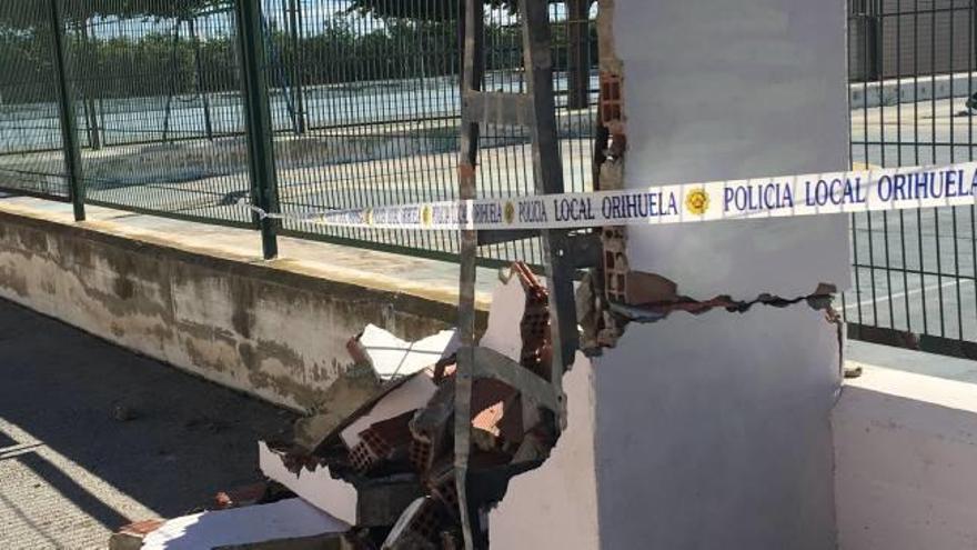 Cuartero culpa a López-Bas del retraso en arreglar la torre dañada junto a un colegio