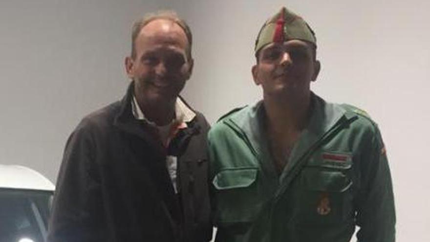 Alejandro JimÃ©nez, el legionario mallorquÃ­n fallecido en Agost, junto a su padre.