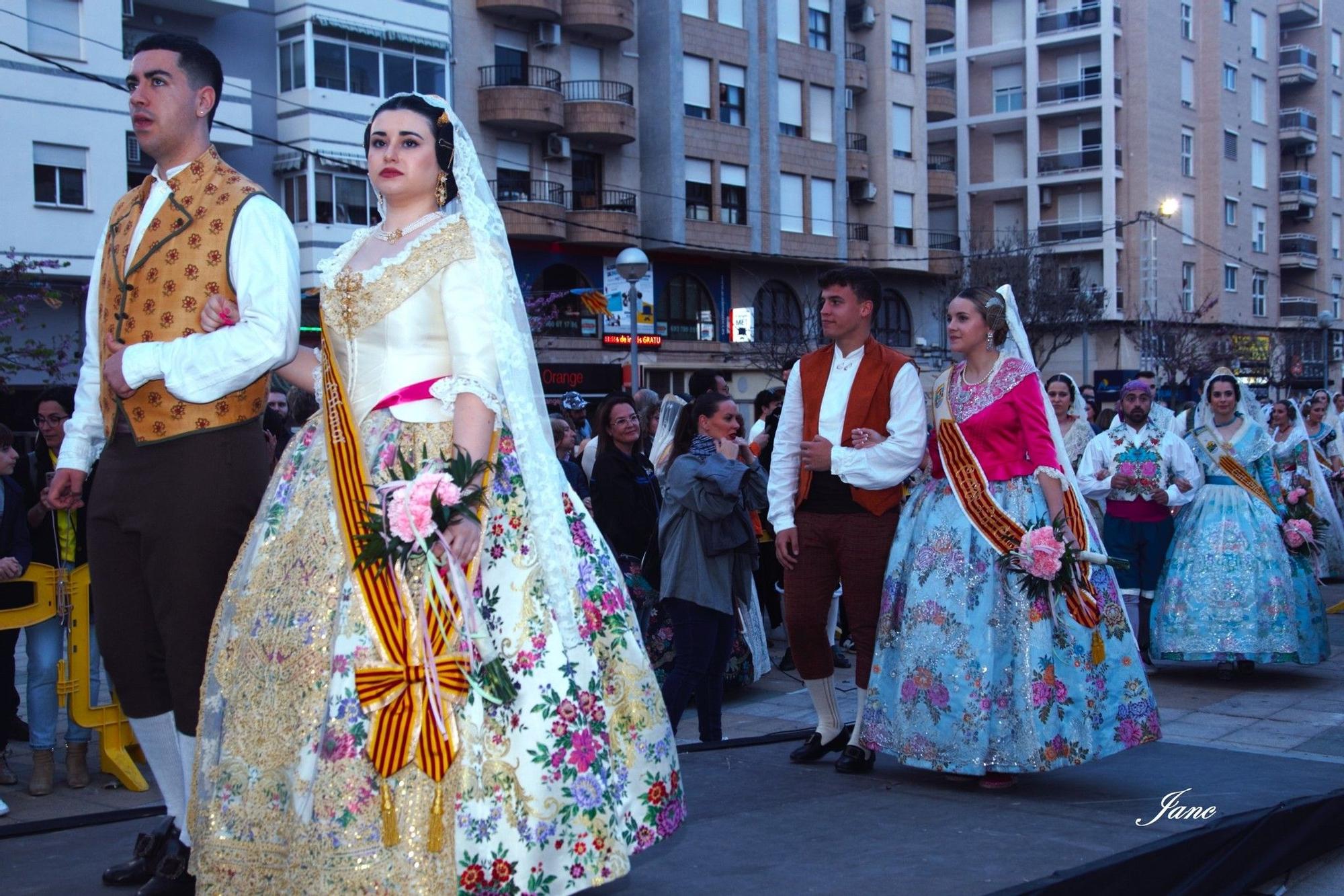 Búscate en la ofrenda y la entrega de premios de las fallas de Oliva