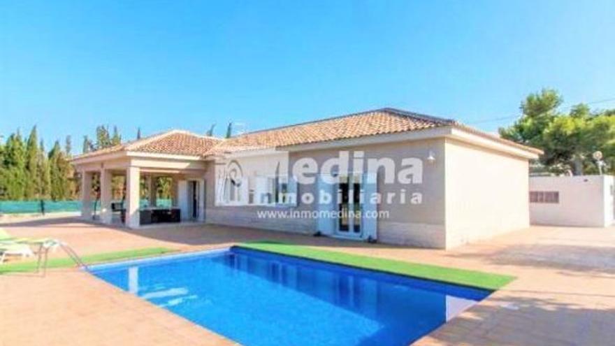 Descubre todas las particularidades de estos chalets en venta en Elche -  Información