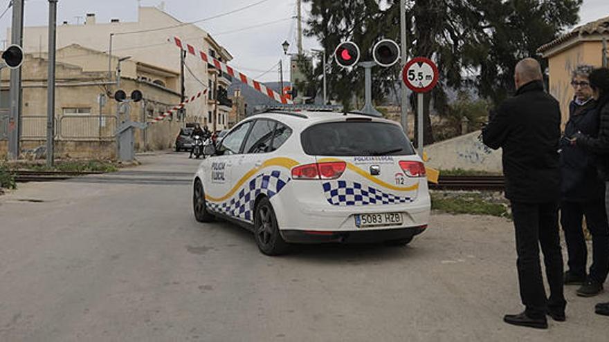 Policía Local junto al lugar del siniestro.