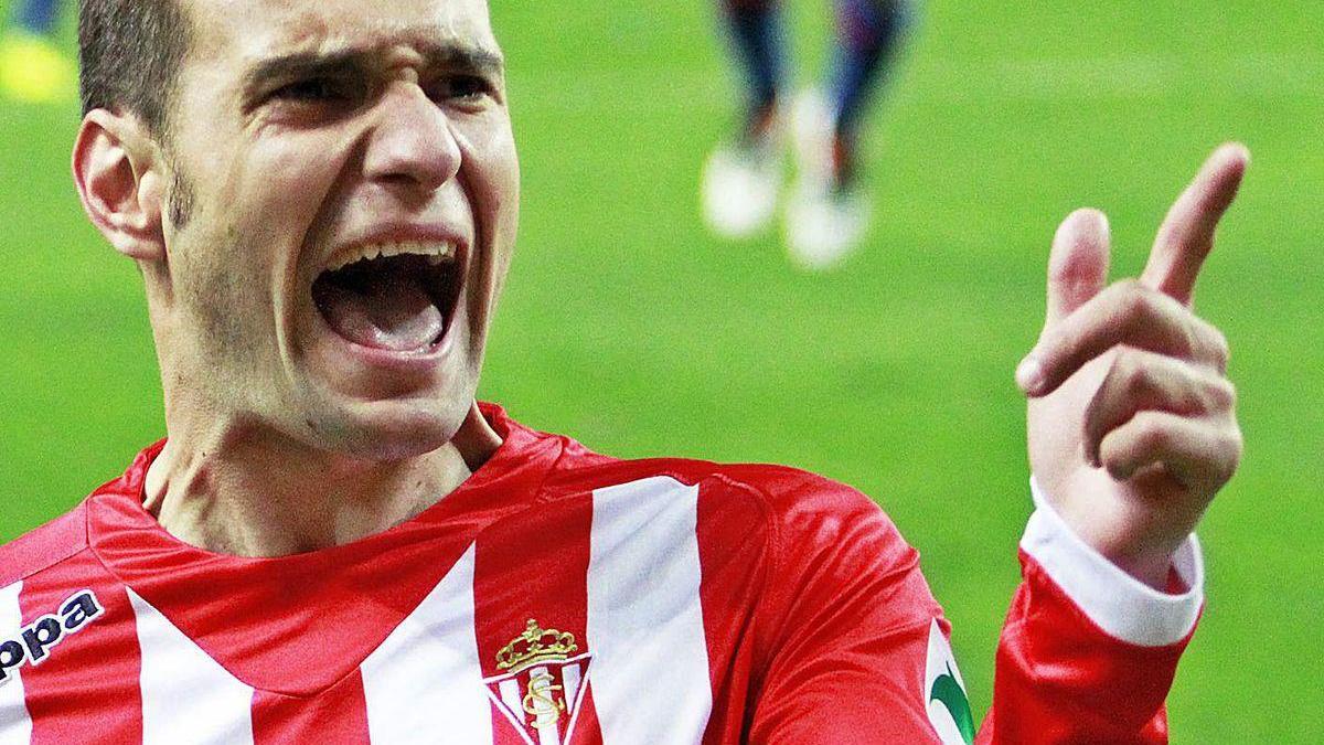 David Rodríguez celebra el tanto que redondeó la goleada del Sporting al Girona.