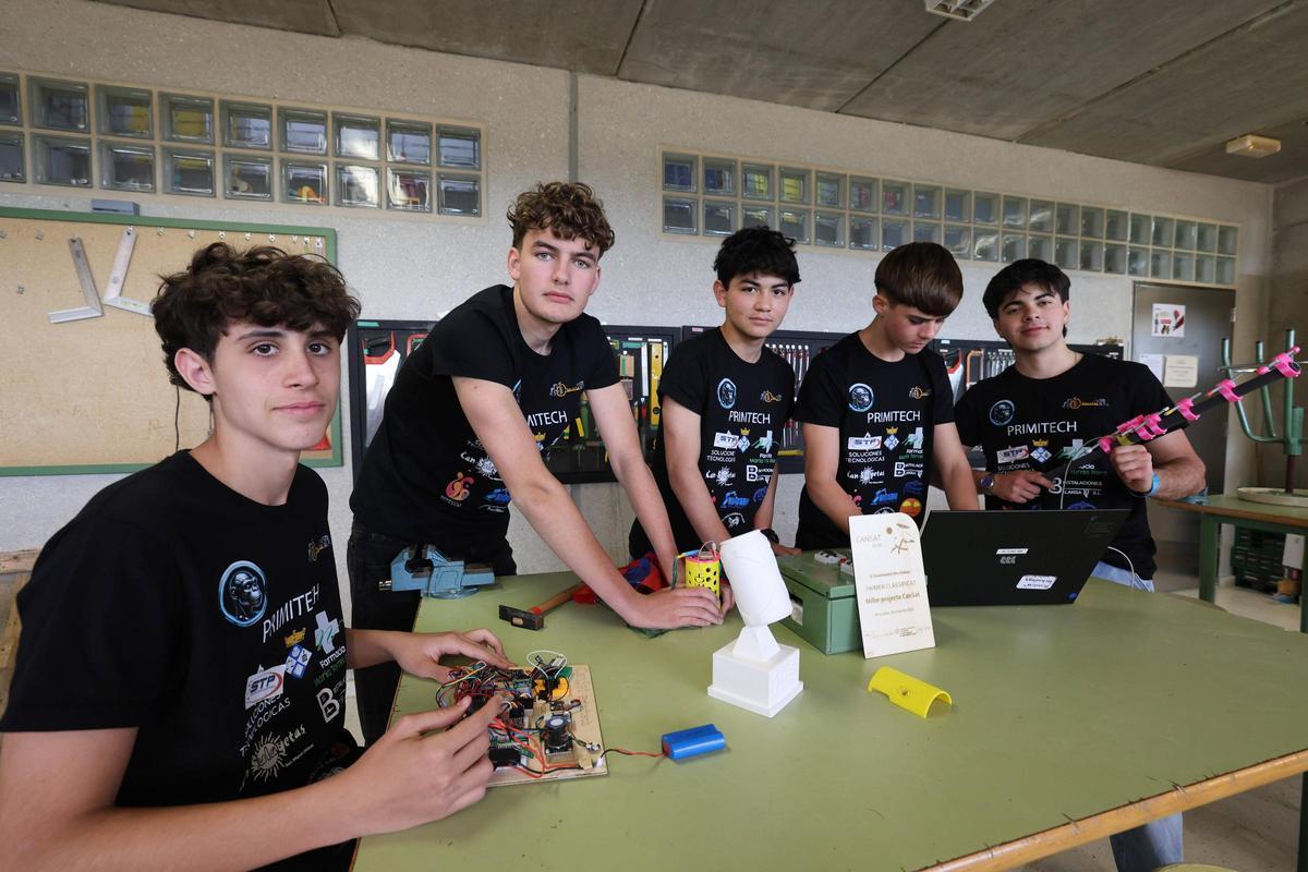 Aquí están todas las fotos de los minisatélites del instituto Balàfia Aquí están todas las fotos de los minisatélites del instituto Balàfia