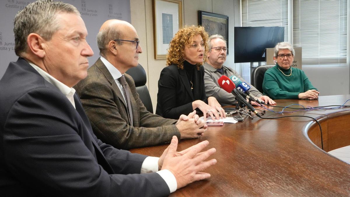 Autoridades que representan a las instituciones implicadas en la construcción del Museo de Semana Sata de Zamora.