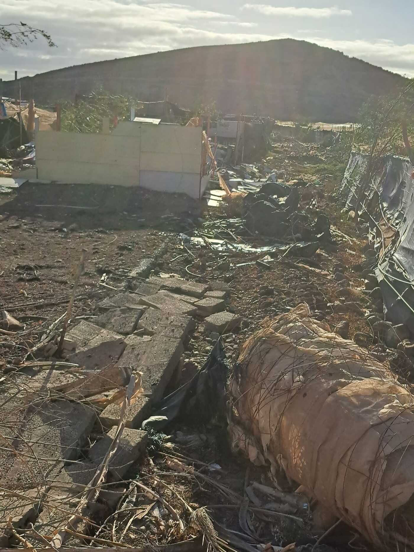 Vertidos ilegales en la urbanización Oasis de Vargas, en Agüimes