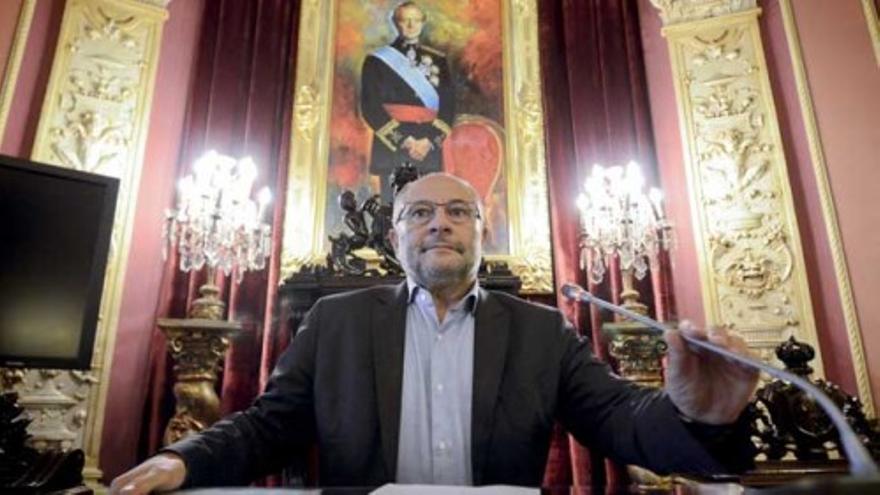 Dimite el alcalde de Ourense