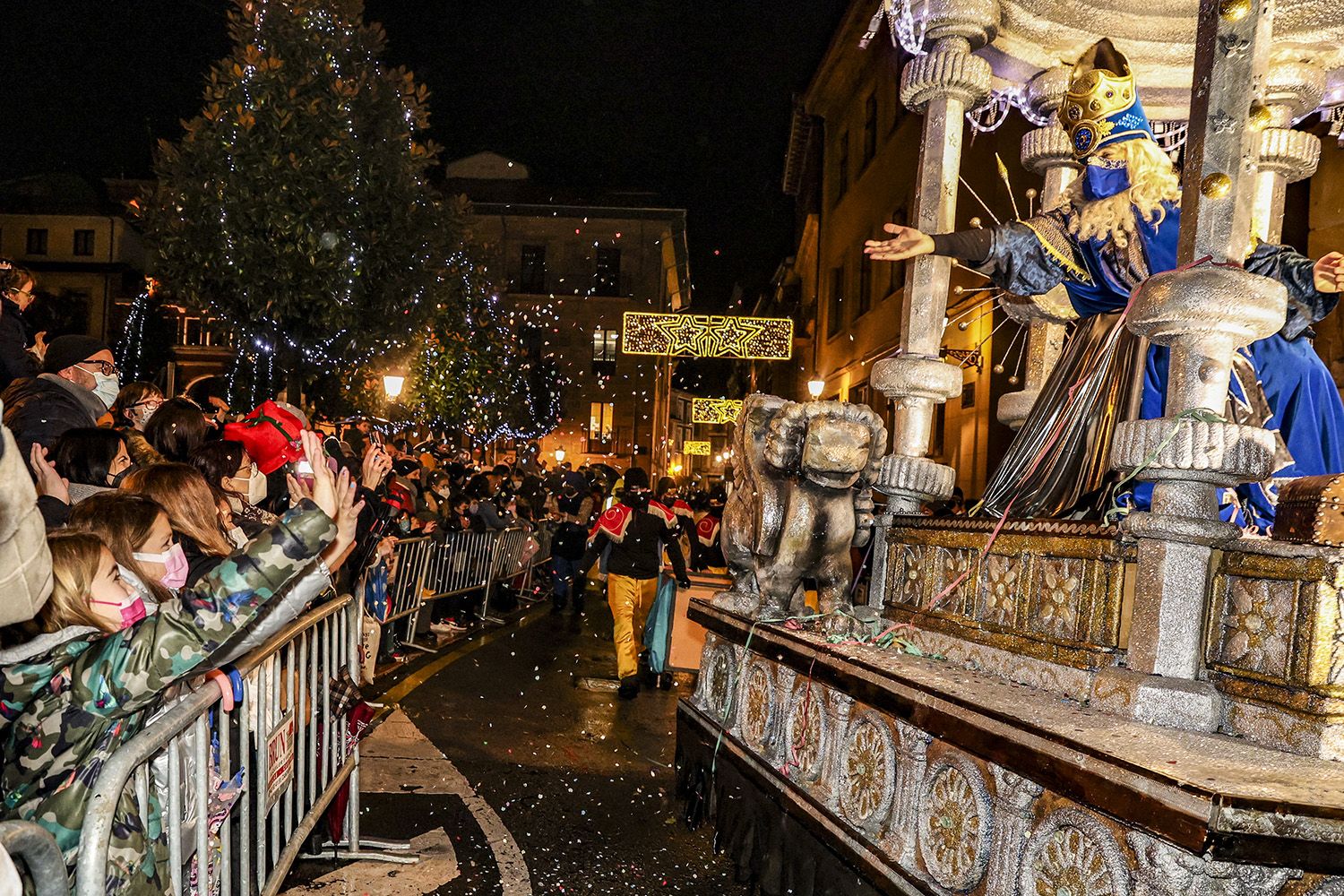 En imágenes: La cabalgata de los Reyes Magos en Oviedo