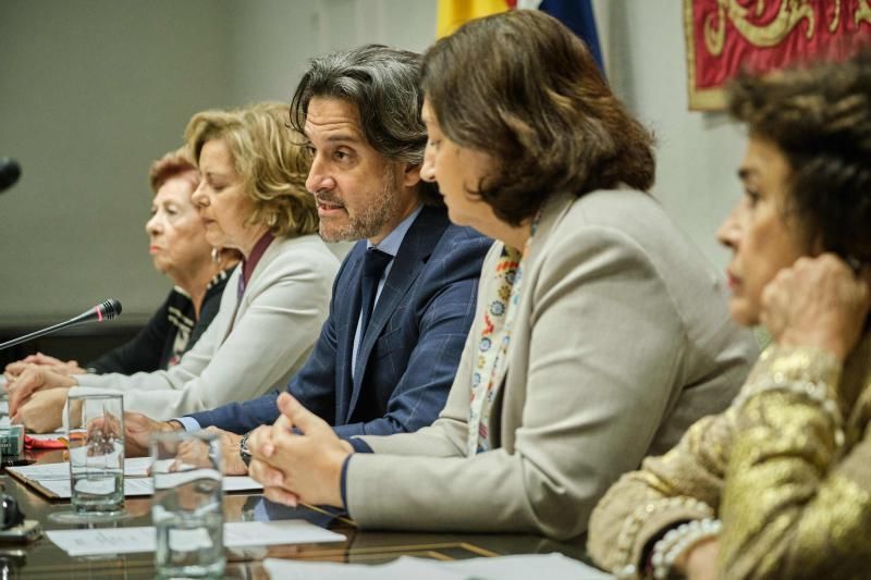 Presentación de Fuimos nosotras, las primera parlamentarias de la Democracia (Magis Iglesias) Asisten Gustavo Matos, presidente del Parlamento de Canarias, y María José Guerra Palmero, consejera de Educación  | 10/02/2020 | Fotógrafo: Andrés Gutiérrez Taberne