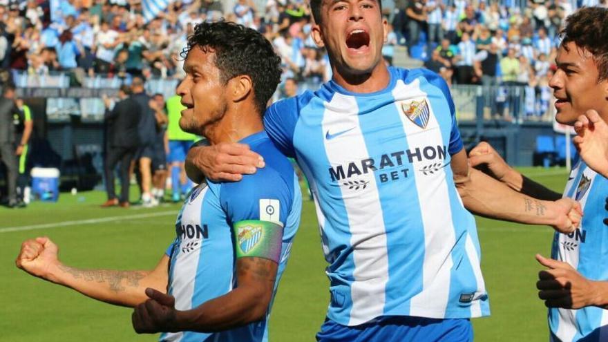 Rosales celebra junto a Luis Hernández el tanto que anotó en la histórica remontada de hace dos temporadas ante el Deportivo (3-2)