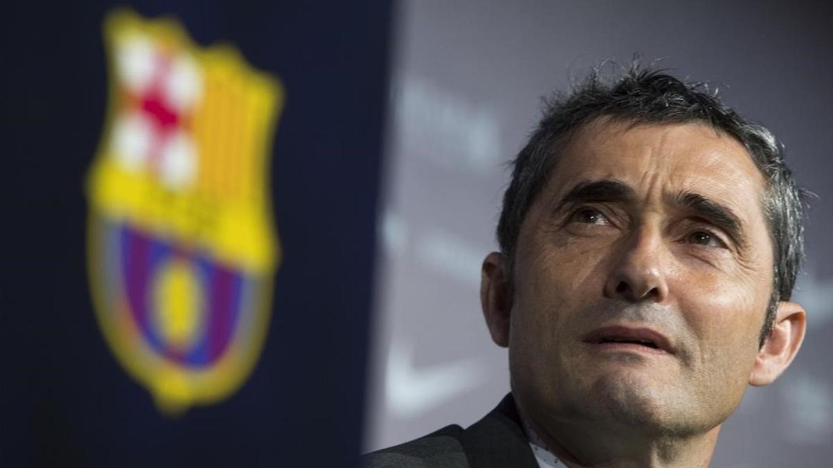 Ernesto Valverde, en su primera rueda de prensa como  entrenador del Barcelona.