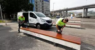Una campaña municipal pone a punto el mobiliario urbano más deteriorado