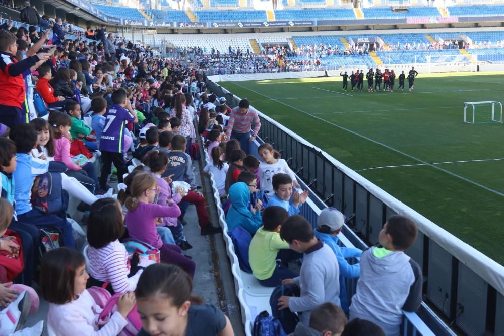 El equipo blanquiazul abre la grada de La Rosaleda a miles de niños de varios colegios de Málaga.