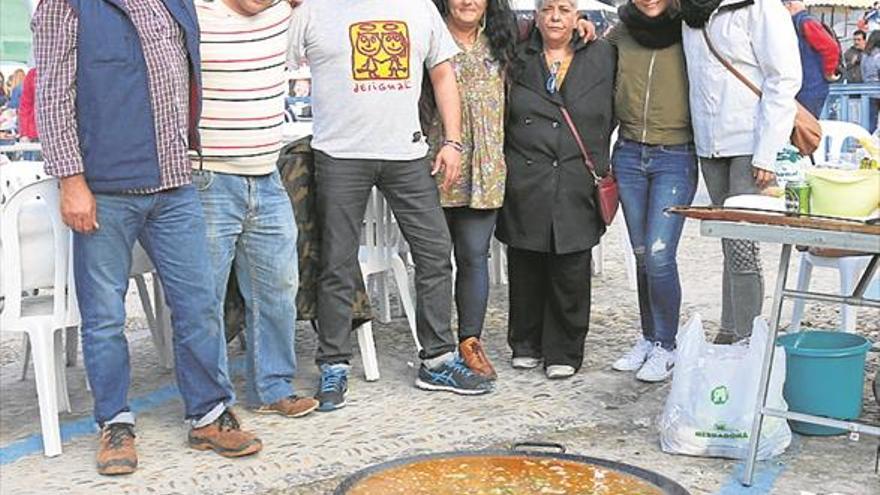 El día de las paellas congrega a 500 personas en Peñíscola