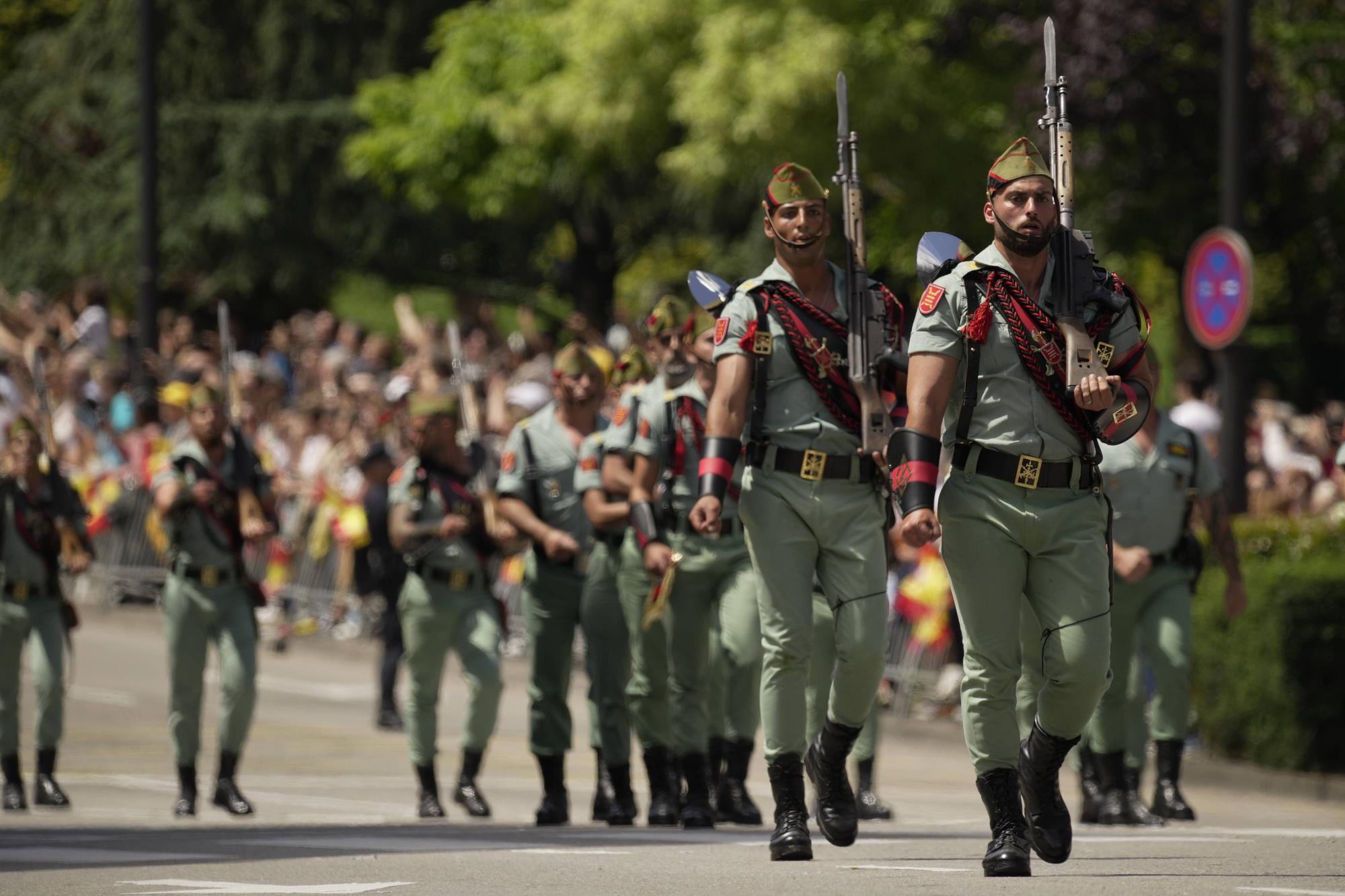 EN IMÁGENES: Así fue el multitudinario desfile en Oviedo por el Día de las Fuerzas Armadas