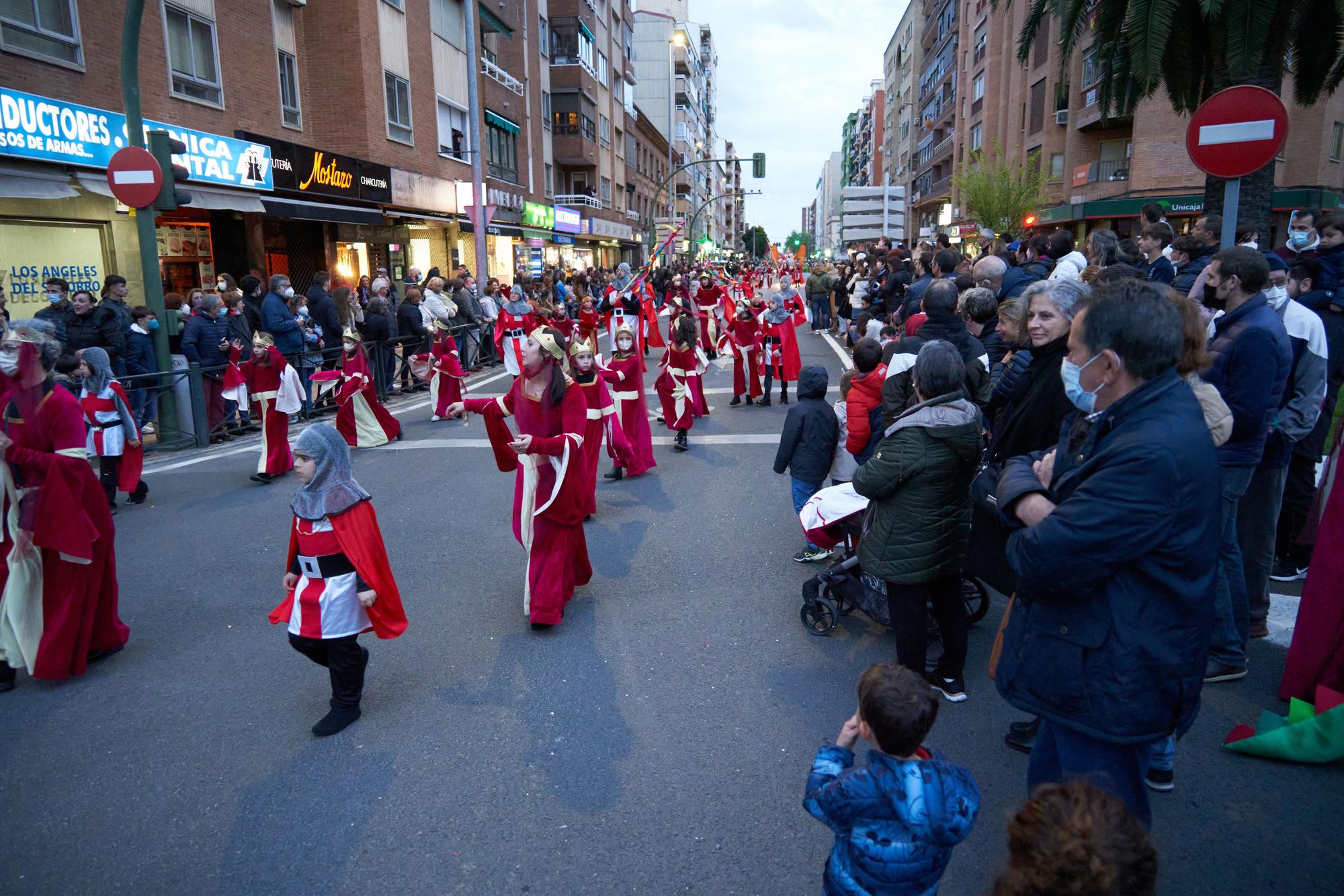 El desfile de San Jorge y la quema del dragón, en imágenes