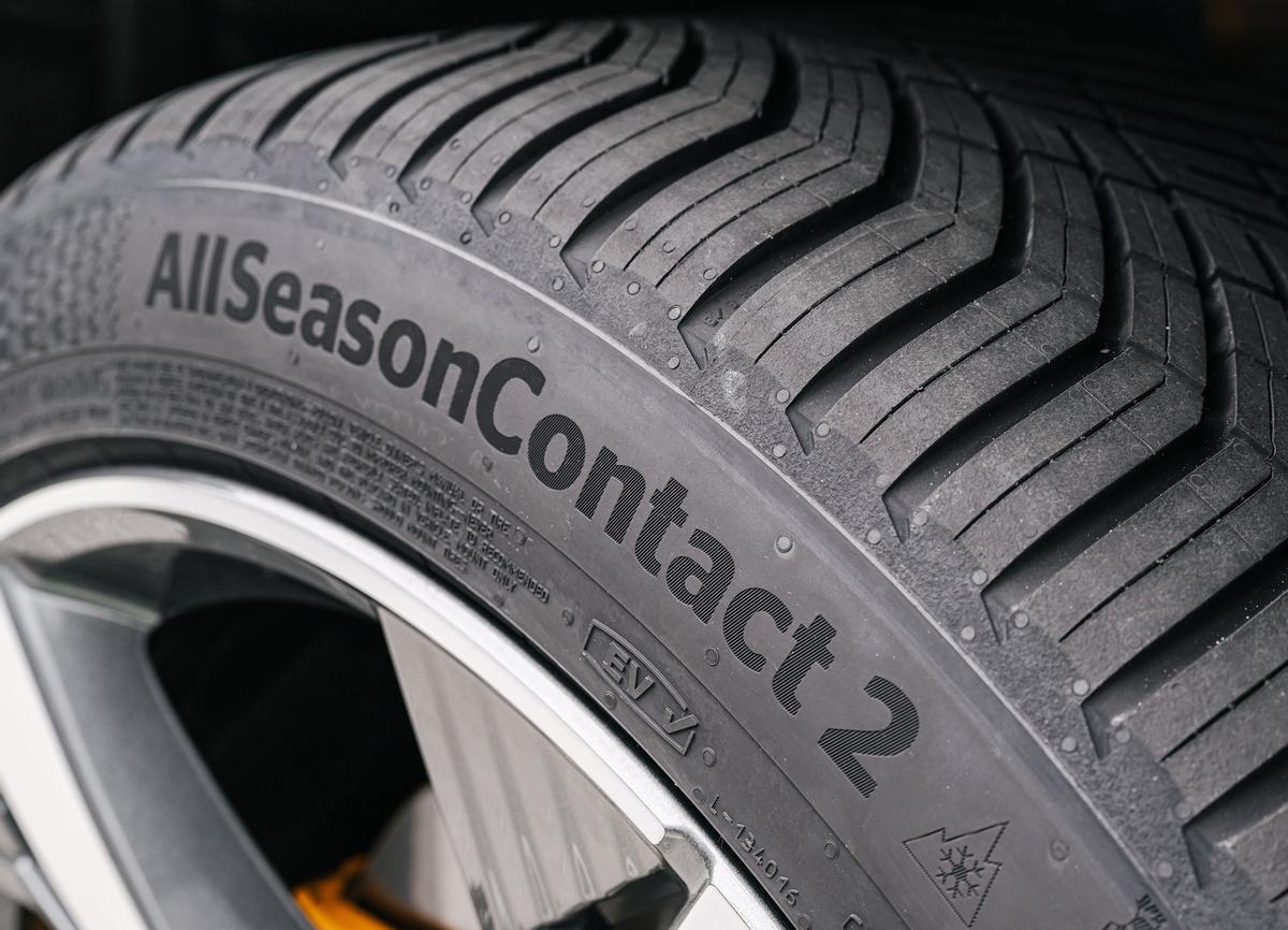 Los Continental AllSeasonContact2 cuentan con tecnología Chili y dibujo en forma de 'V'.