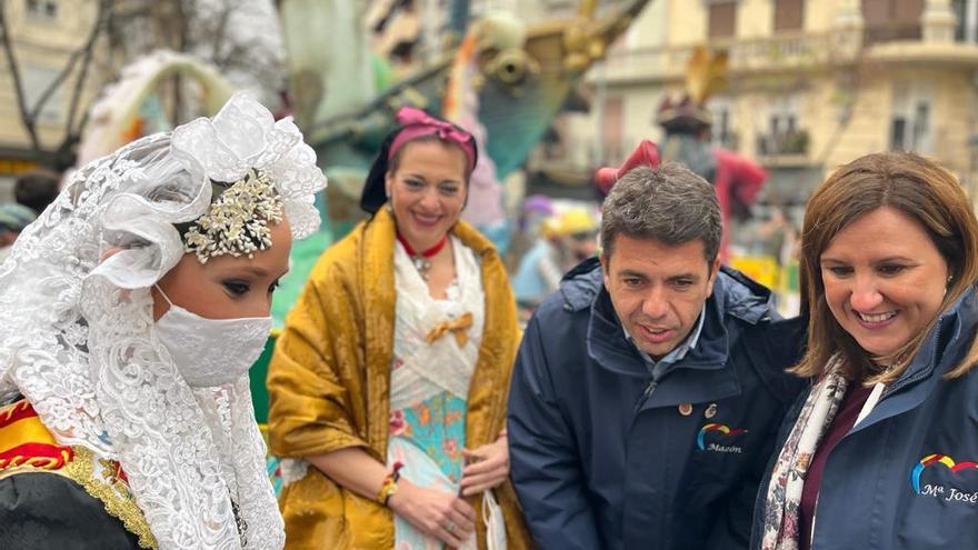 Otra imagen de las representantes de las Hogueras en las Fallas