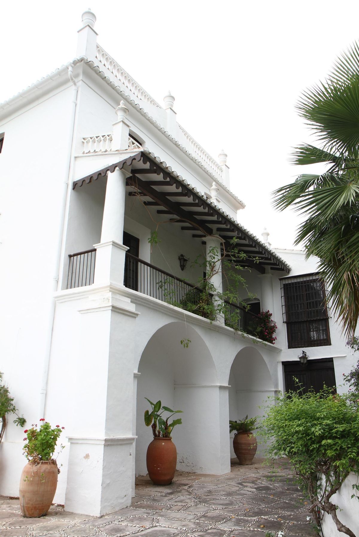 El porche de la fachada norte está datado en 1875