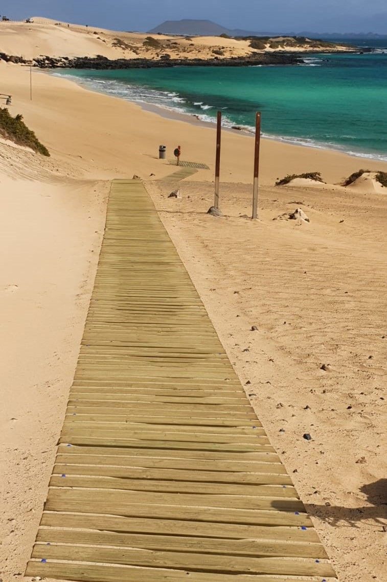 Archivo - Las playas de La Oliva, más accesibles con un kilómetro de pasarelas de madera en Corralejo y El Cotillo