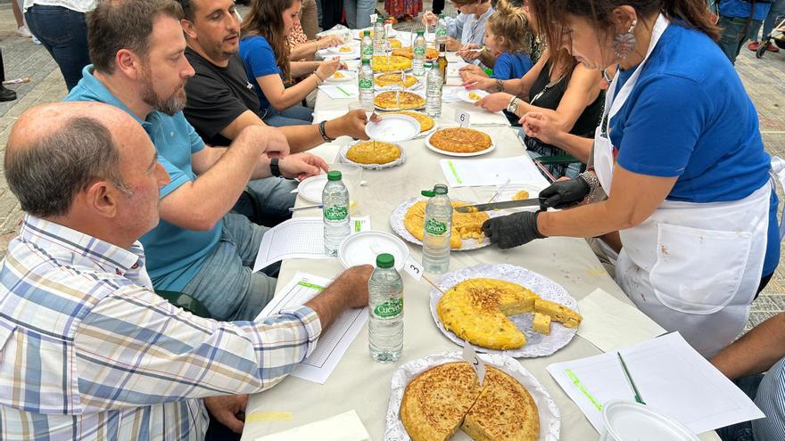 Éxito de público en la fiesta del San Juan en el barrio de El Portiellu, el más antiguo de la villa de Ribadesella