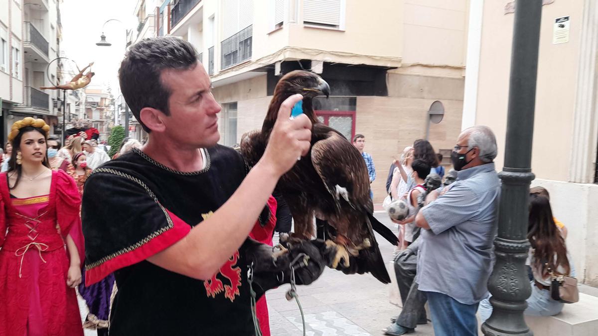 Espectáculo de cetrería, en las fiestas medievales de Cabra que se celebran este fin de semana.