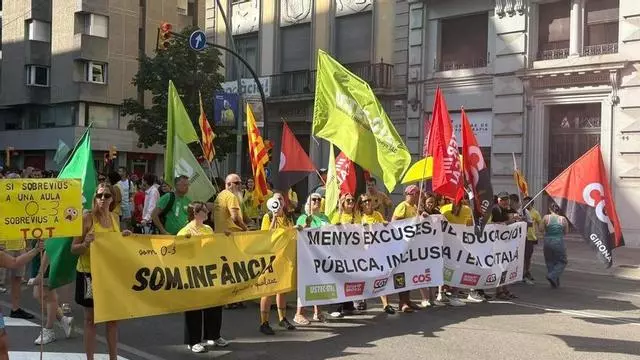 VÍDEO | Els docents mantenen el pols amb el Govern en una nova jornada de vaga