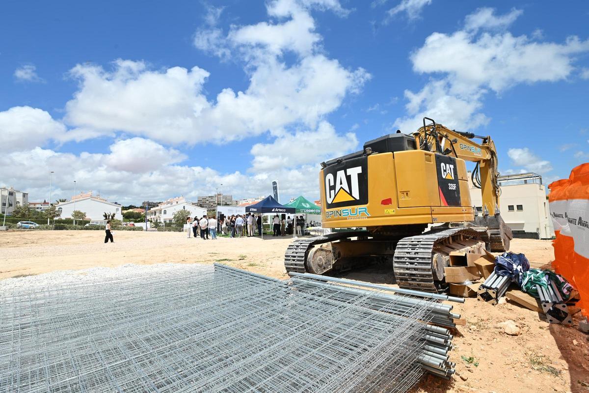Terreno de La Manguilla, en la playa de La Mata, donde se van a construir 36 viviendas de protección pública