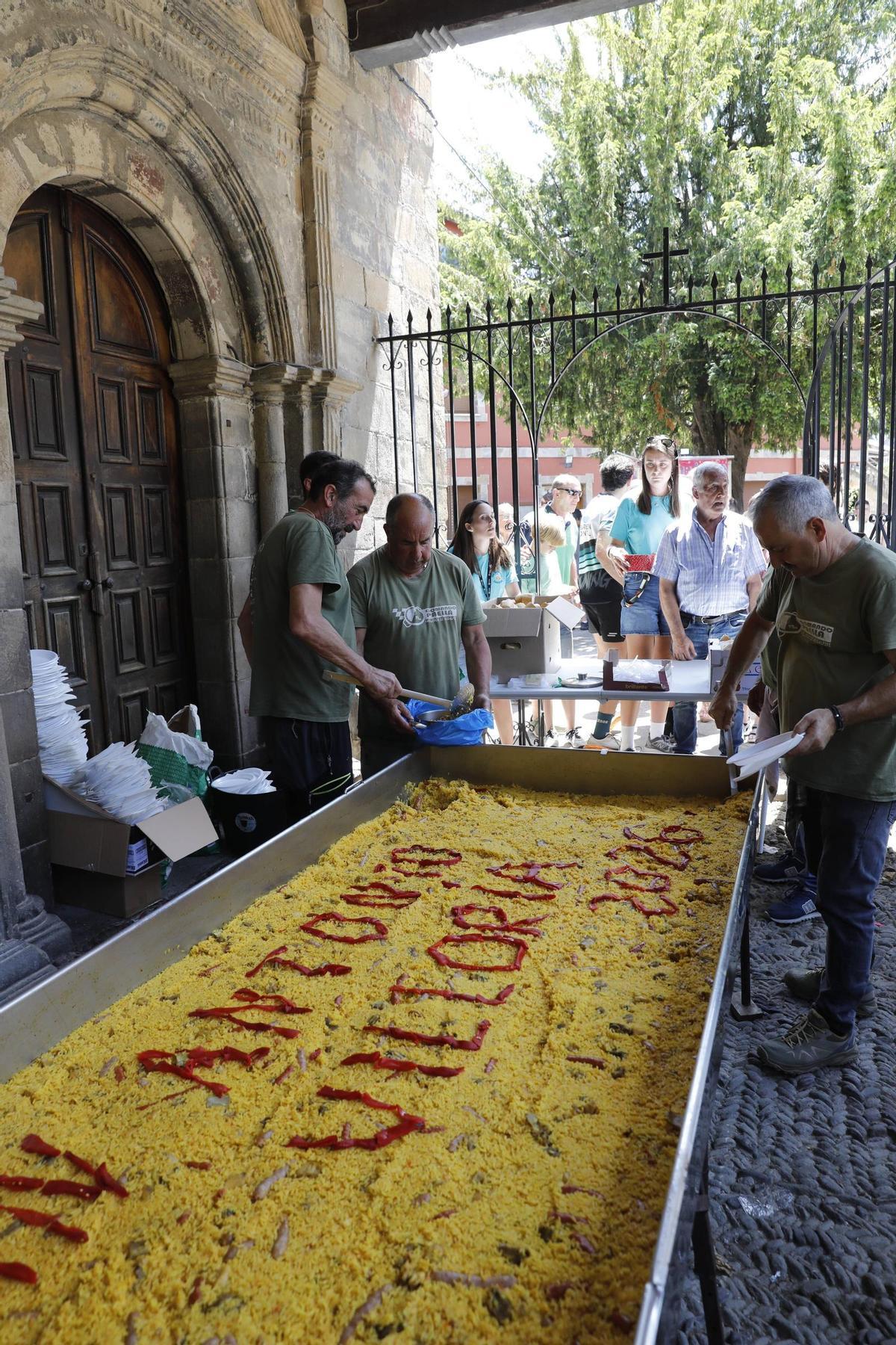 Comida popular en Villoria, Laviana, para celebrar a San Antonio: así está siendo la celebración