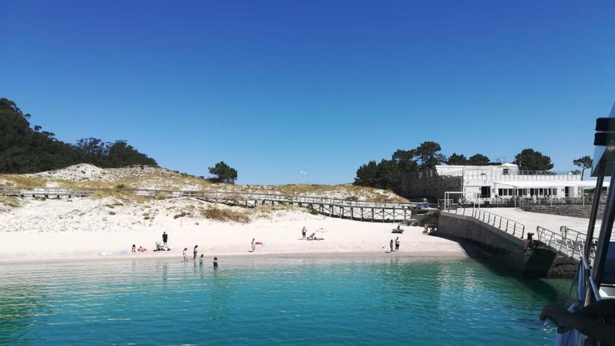 Muelle de las islas Cíes, esta mañana. // M. Clavero