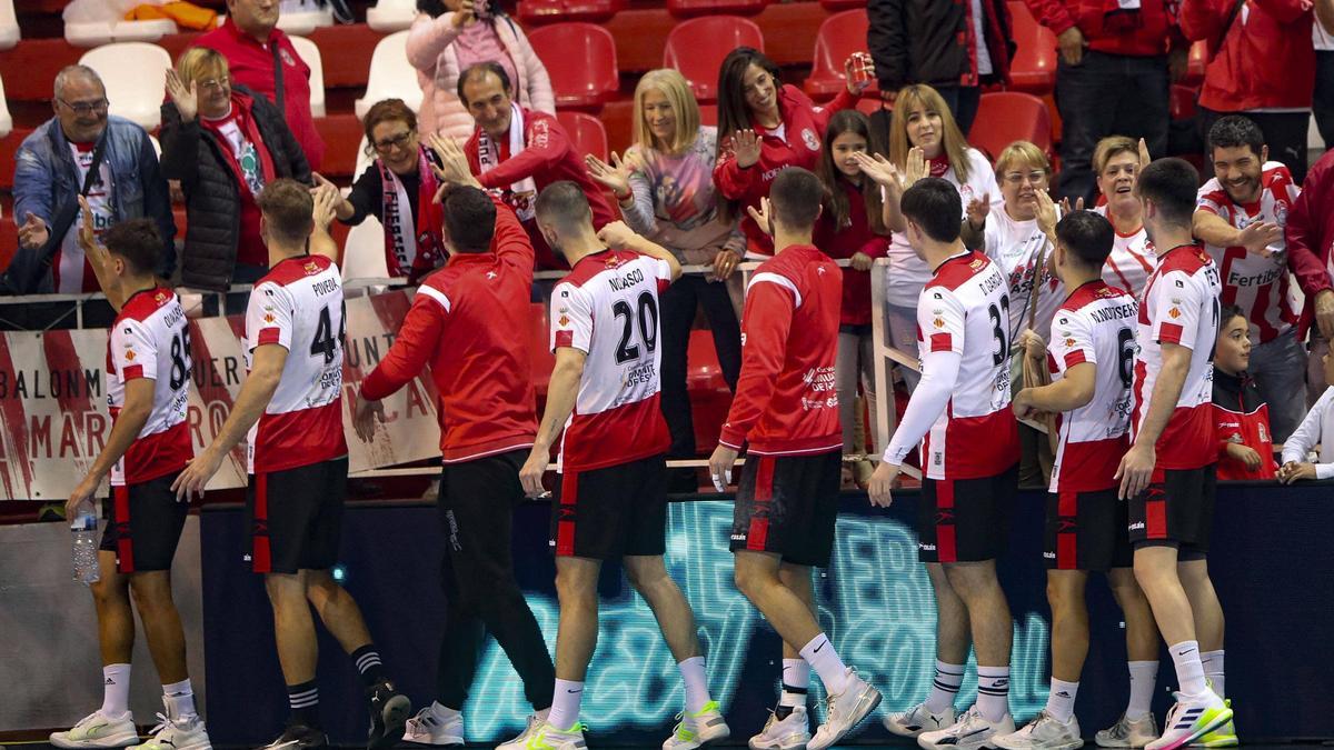 Saludo convertido en clásico entre el equipo y la Marea Rojiblanca.