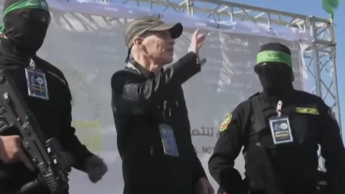 El estadounidense Keith Siegel, el último de los tres rehenes liberados por Hamás en Gaza este sábado