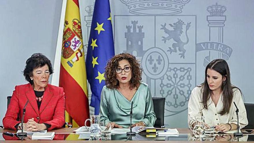 Isabel Celaá, Maria Jesús Montero i Irene Montero, en roda de premsa.