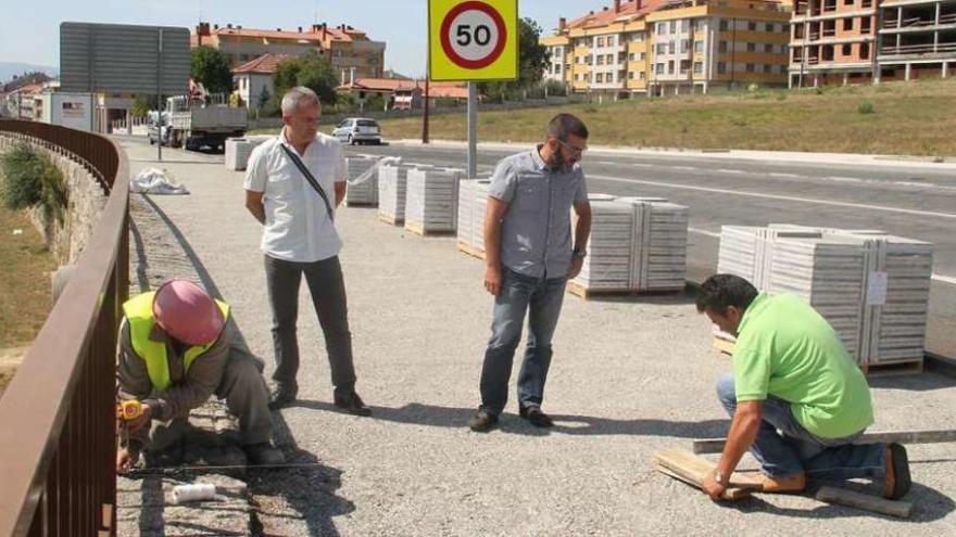 Obras de extensión de las aceras en la calle Areal de Lalín