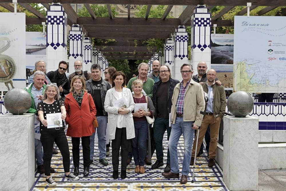 Inauguración de la exposición fotográfica de la Asociación Profesional de Fotoperiodistas Asturianos sobre medio ambiente en los "Campinos de Begoña"