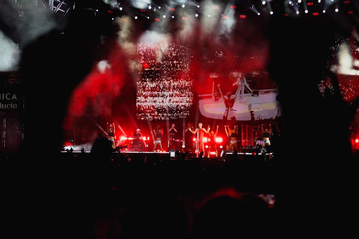Las mejores imágenes del concierto de Robbie Williams en Icónica Santalucía Sevilla Fest