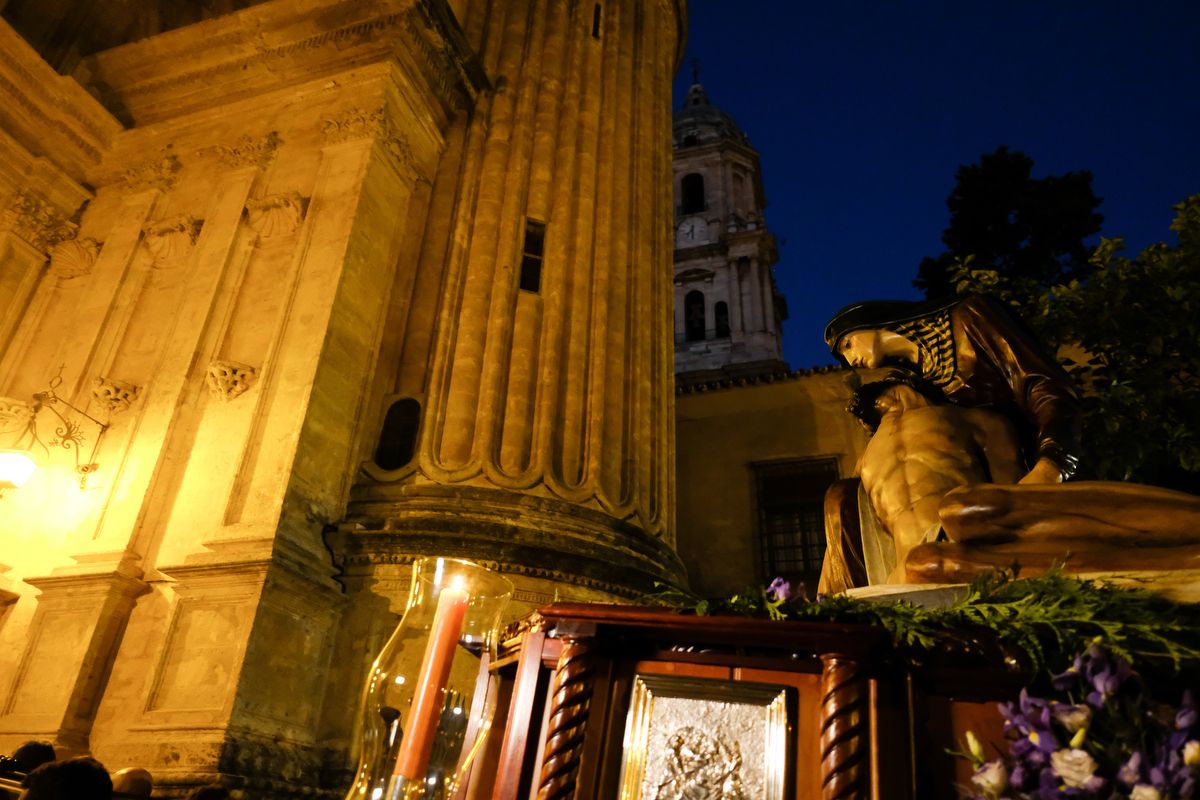 Madrugada de traslados para la veneración 'El Verbo Encarnado' en la Catedral