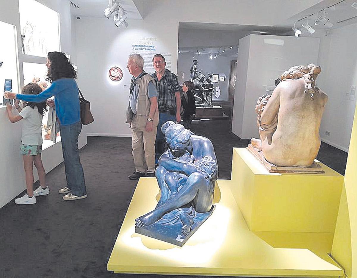 L'exposició de l'artista gironí aplega nombrosos visitants.