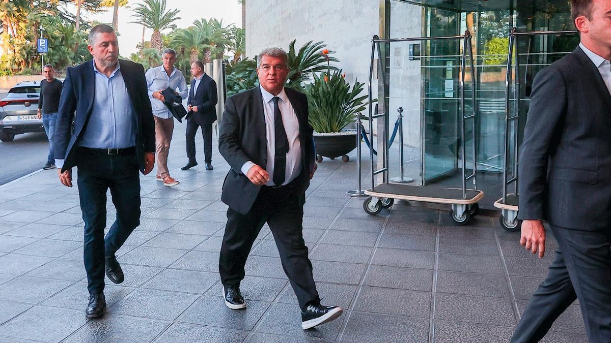 ¡Asi llega Laporta a la reunión con Hansi Flick!