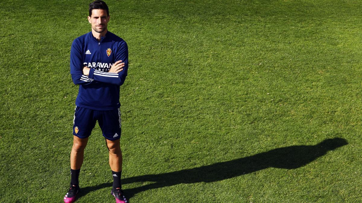 Adrián González posa en la Ciudad Deportiva en su etapa en el Zaragoza.