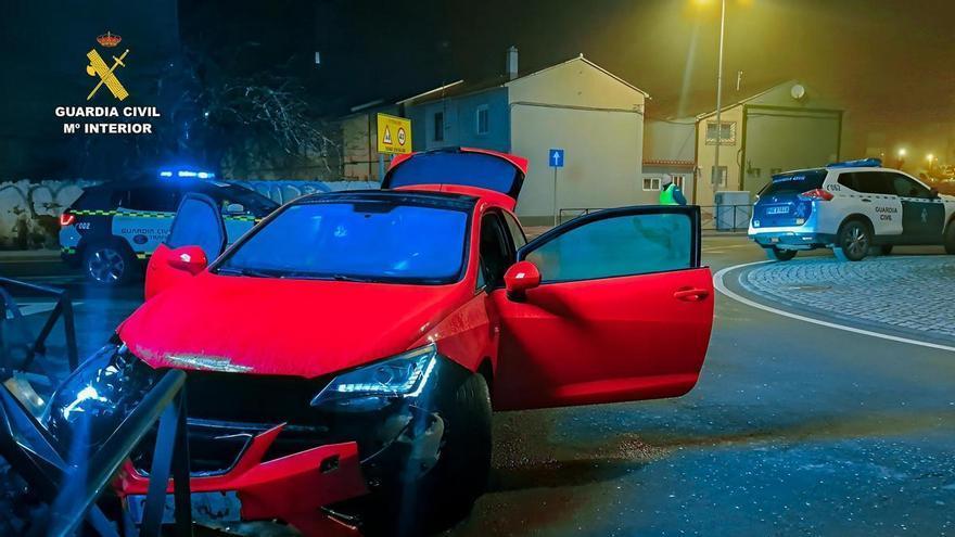 Detenidos tras una persecución por Sada cuatro jóvenes acusados de varios robos